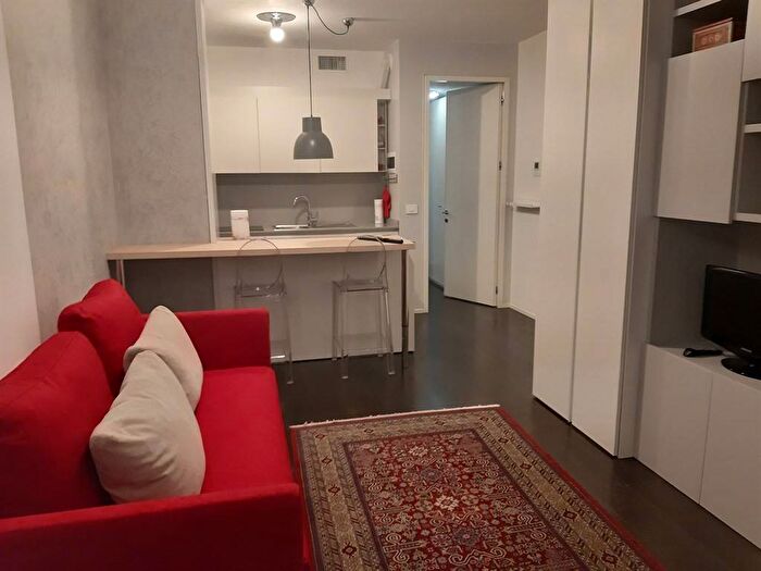 Appartamento monolocale in affitto in Via Volturno, Isola, Milano