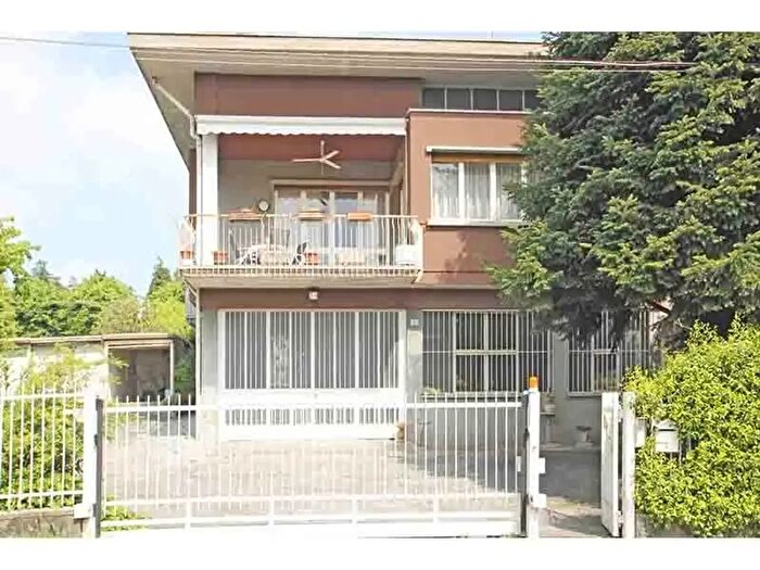 Casa quadrilocale in vendita in Albizzate