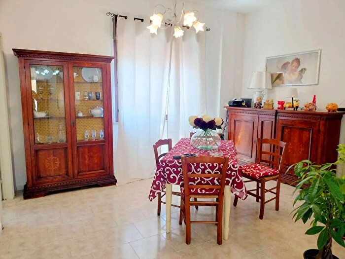 Casa con 6 locali in vendita in Santa Maria A Vico