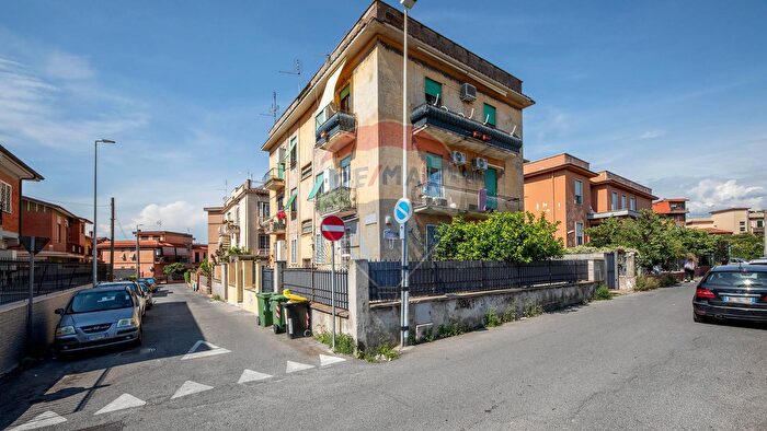 Appartamento bilocale in vendita in Via Mazara del Vallo, Roma