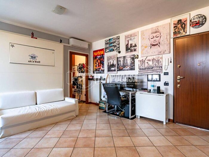 Appartamento monolocale in affitto in Via Caduti di Nassiriya, Centro, Caronno Pertusella