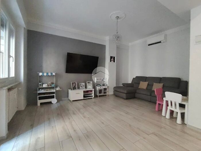 Appartamento quadrilocale in vendita in Via Alessandro Sacheri, Genova