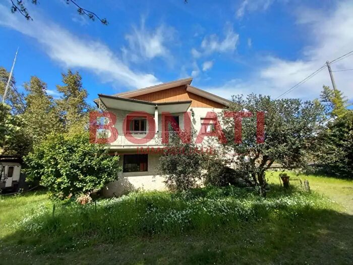 Casa con 10 locali in vendita in Vezzano Ligure
