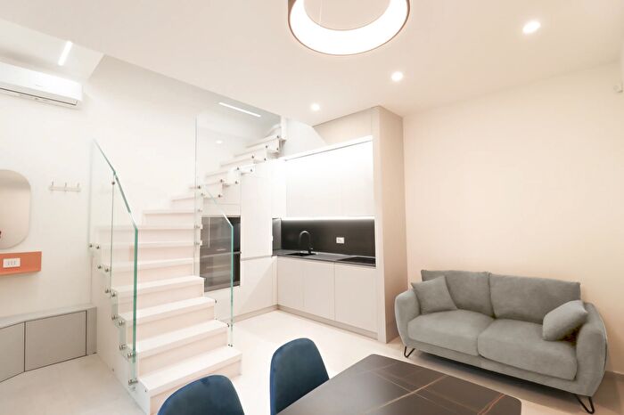 Appartamento quadrilocale in vendita in Via Giuseppe Meda, Milano