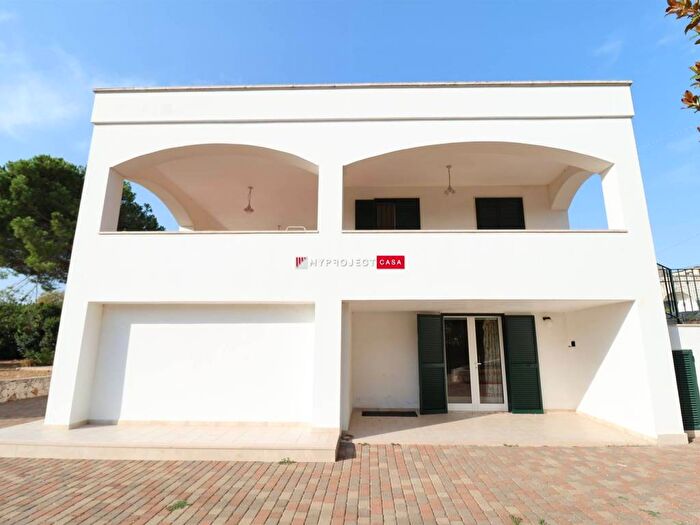 Appartamento bilocale in affitto in Via Cisternino, Martina Franca