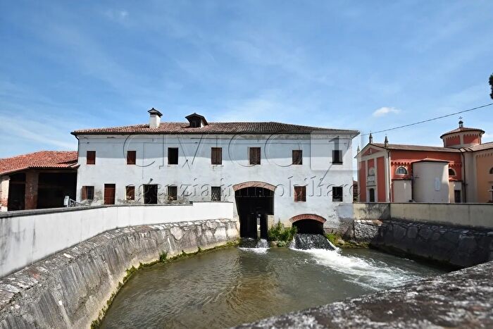 Casa con 8 locali in vendita in Via Chiesa Rampazzo, Camisano Vicentino