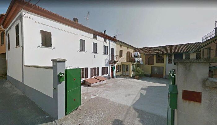 Casa con 8 locali in vendita in Montaldo Scarampi