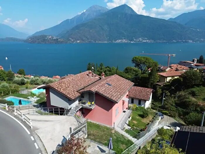 Appartamento trilocale in vendita in Via al Castello, Musso