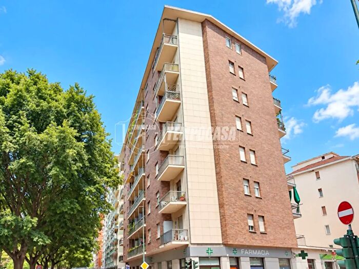 Appartamento quadrilocale in vendita in Via Valentino Carrera, Torino