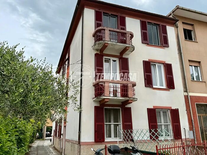 Appartamento quadrilocale in vendita in Via Divisione Coduri, Cogorno