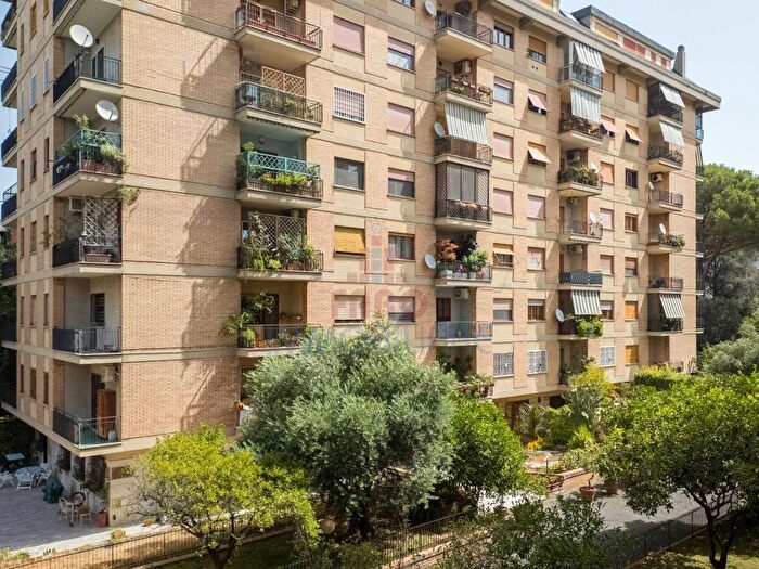 Appartamento quadrilocale in affitto in Via Luigi Lilio, Tintoretto, Roma