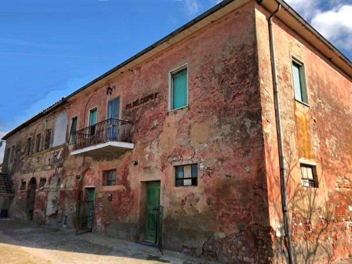 Casa con 6 locali in vendita in Montepulciano