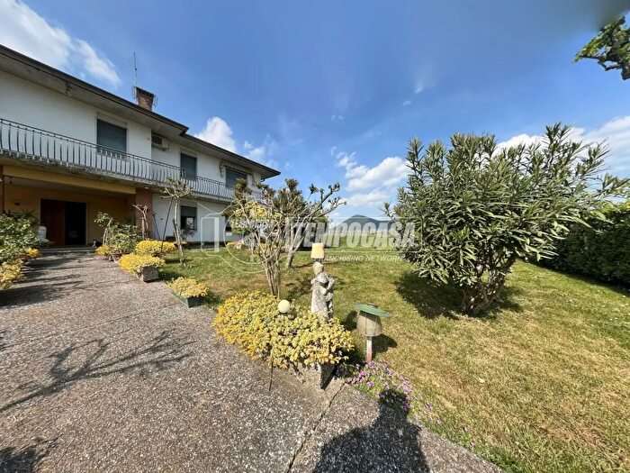 Casa con 5 locali in vendita in Vo