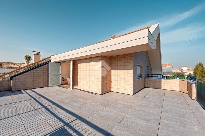 Appartamento con 5 locali in vendita in Via Eliseo Vismara, Arese