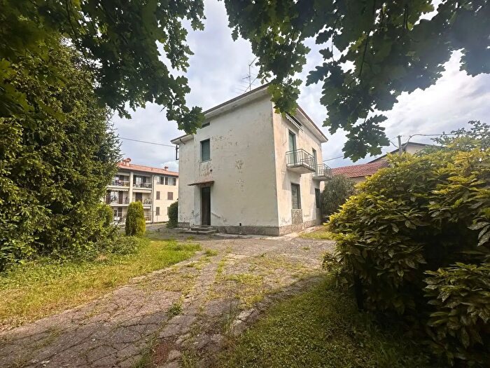 Casa con 10 locali in vendita in Via Provinciale, Anzano Del Parco