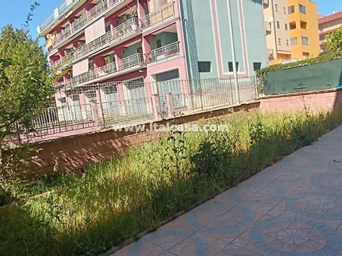 Casa quadrilocale in affitto in via nazioni unite, Tufolo Farina, Crotone