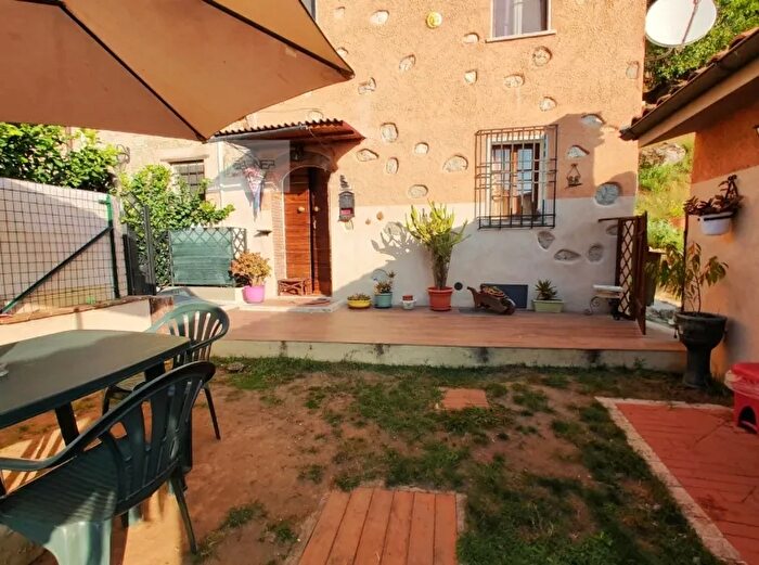 Casa con 5 locali in vendita in Camaiore