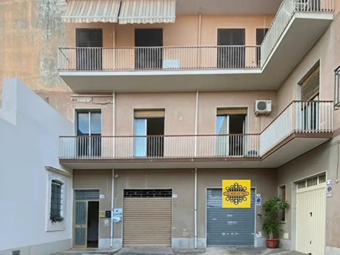 Casa con 5 locali in vendita in Avola