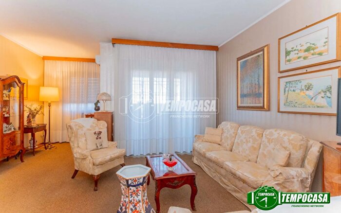 Appartamento quadrilocale in vendita in Via Federico Engels, Milano