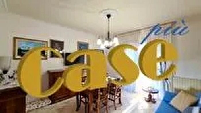 Appartamento con 7 locali in vendita in Camaiore