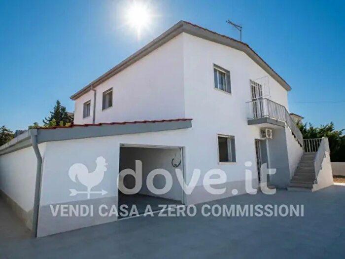 Casa con 6 locali in vendita in Via Dragamine, Taranto