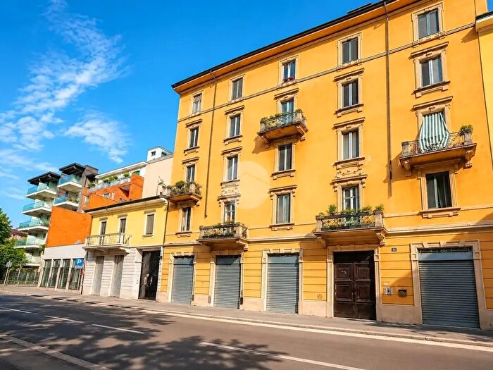 Appartamento trilocale in vendita in Via Freiköfel, Milano