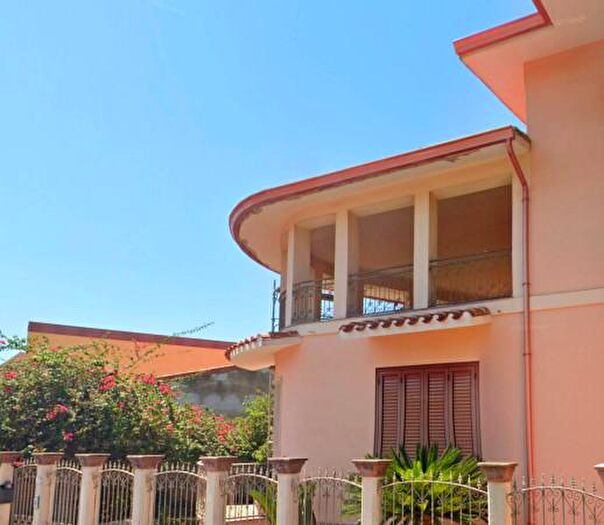 Casa con 6 locali in vendita in Via Iglesias, San Sperate