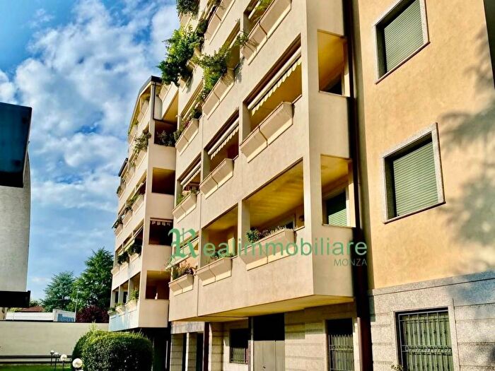 Appartamento trilocale in affitto in Via Roma, Nova Milanese