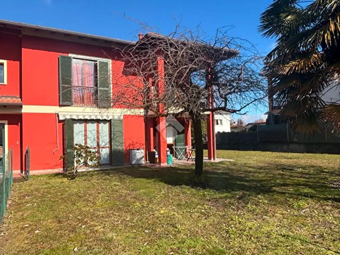 Appartamento trilocale in vendita in Via Don Bosco, Varallo Pombia