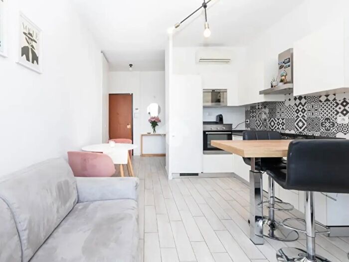 Appartamento trilocale in vendita in Viale Lucania, Milano
