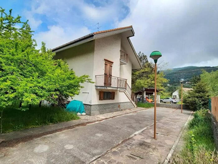 Casa con 7 locali in vendita in Località Montela, Bardineto