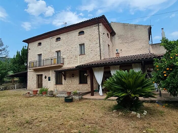 Casa con 5 locali in vendita in Via Colambrici, Pastena
