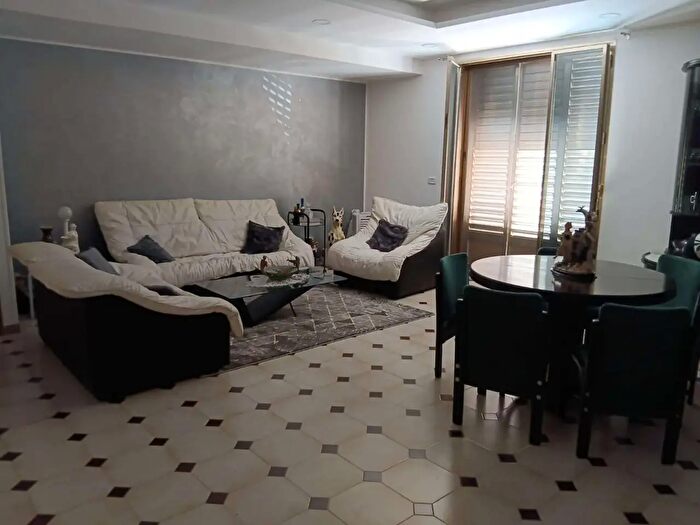 Appartamento con 5 locali in vendita in Comiso