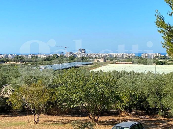 Casa quadrilocale in vendita in Via Guido Malcangi, Trani
