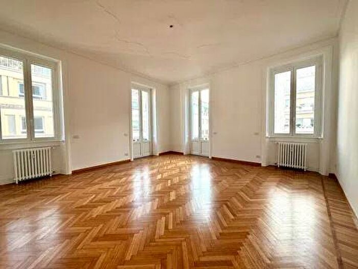 Appartamento con 5 locali in affitto in Piazza Santa Maria Beltrade No Number, Duomo, Milano
