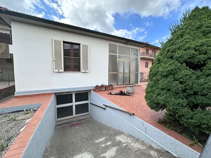 Casa quadrilocale in vendita in Gavorrano
