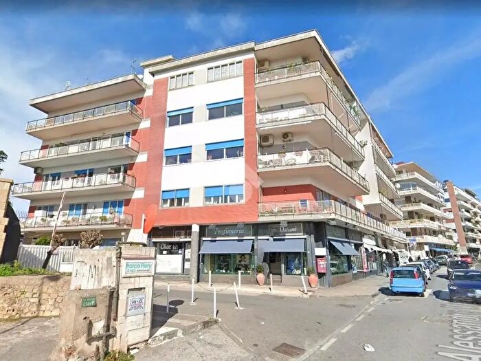 Appartamento con 6 locali in vendita in Via Alessandro Manzoni, Napoli