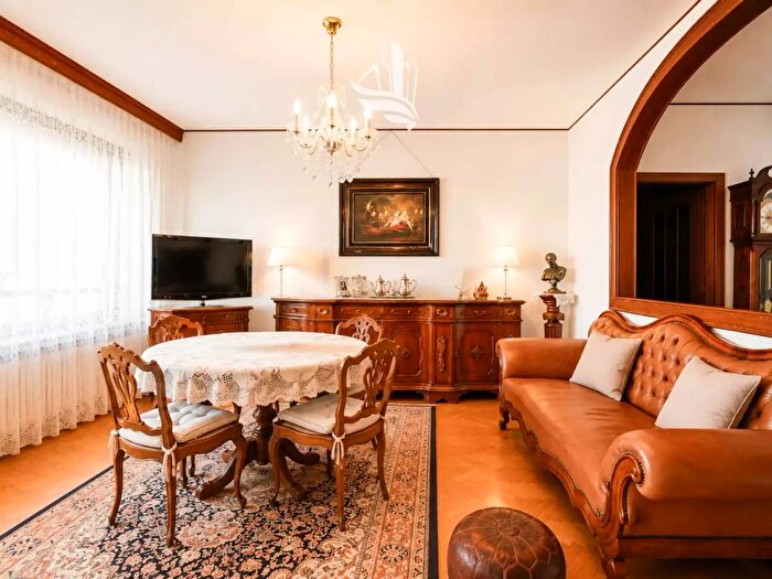 Appartamento trilocale in vendita in Via Roma, Merano