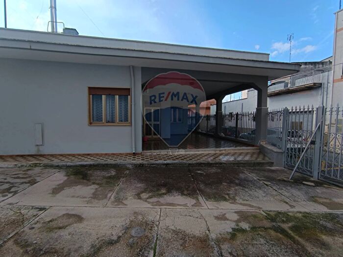 Casa con 7 locali in vendita in Latiano