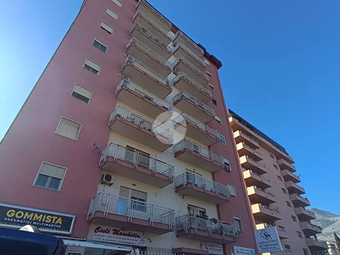 Appartamento con 5 locali in vendita in Via Leonardo da Vinci, Palermo