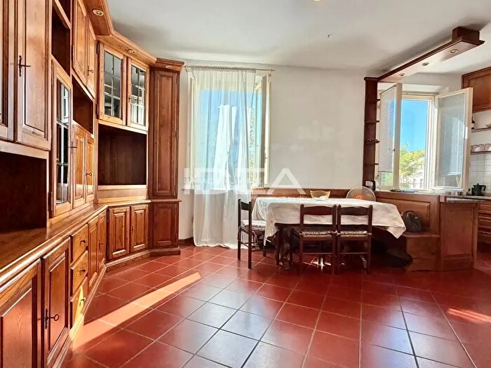 Appartamento trilocale in vendita in Via delle Ville, Lucca