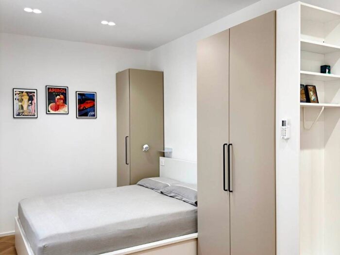 Appartamento monolocale in affitto in Via Bezzecca, Montenero, Milano