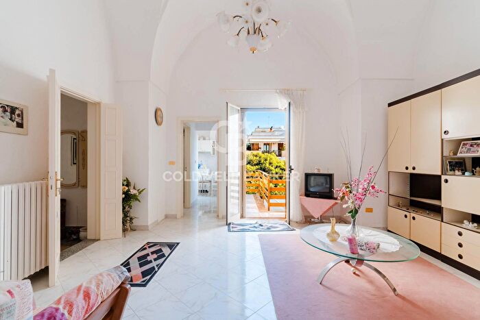 Casa quadrilocale in vendita in Via Nicola Tramacere, Tuglie