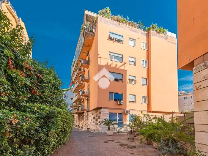Appartamento trilocale in vendita in Via Prisciano, Roma