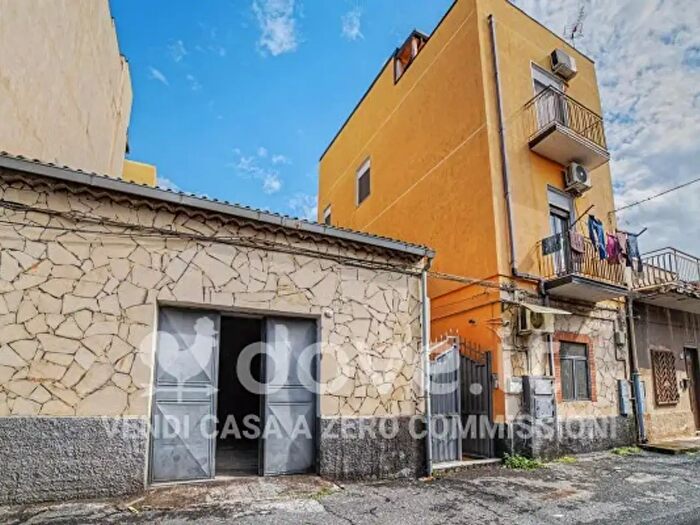 Casa quadrilocale in vendita in Via Porzio Scipione, Catania