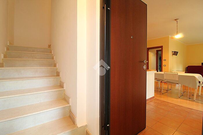 Casa quadrilocale in vendita in Via Giovanni Ameglio, Milano