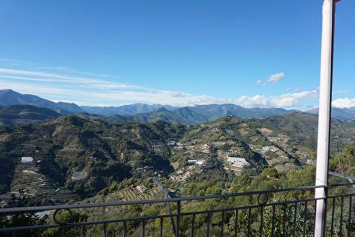 Casa con 5 locali in vendita in Via San Sebastiano, Vallebona