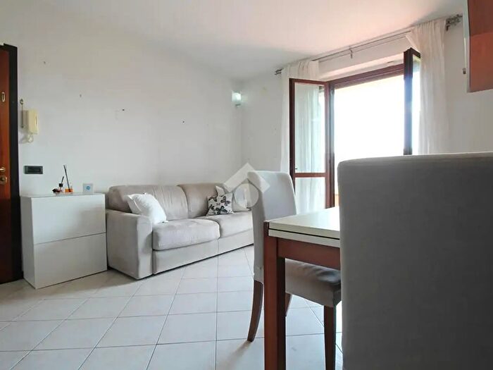 Appartamento trilocale in vendita in Via del Ferro, Prato