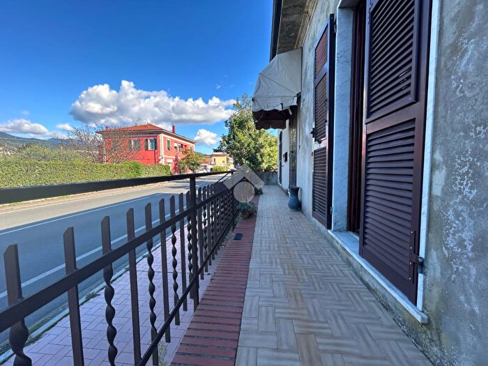 Casa quadrilocale in vendita in Via Aurelia Lato Pisa, Sarzana