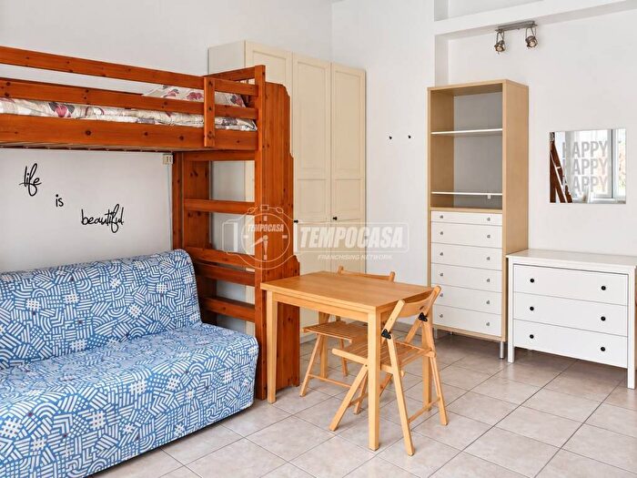Appartamento monolocale in affitto in Via Pastrengo, Isola, Milano